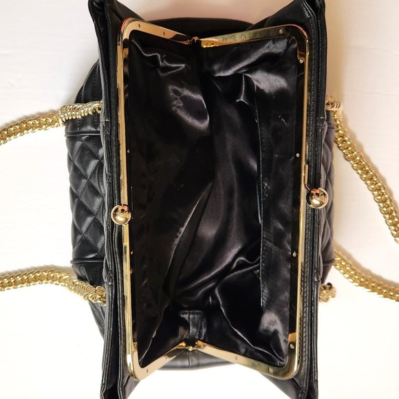 Guess by Marciano. Classic quilted "Chanel- Style" Shoulder Bag with Gold Chain - Picture 9 of 9
